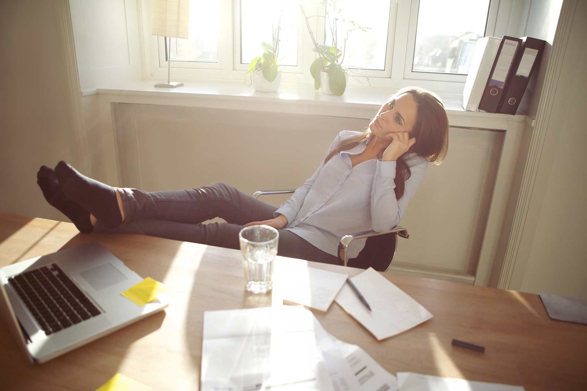 young-business-woman-sitting-at-her-desk-in-of